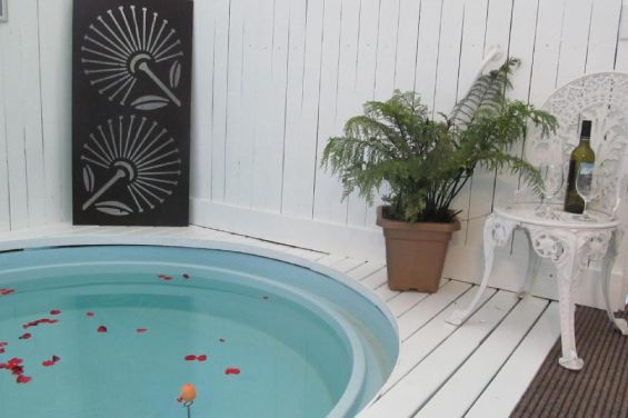 Two-Bedroom Apartment with Spa - spa pool